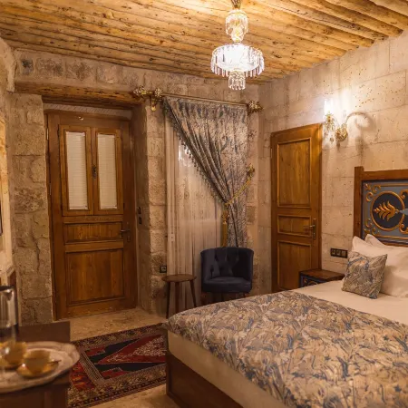 Solo Cave Suites
