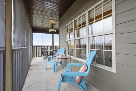 The Gathering Place - Minutes to 61-Acre Theme Park