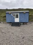 Fishermans Hut Hotels near Huisinis Beach