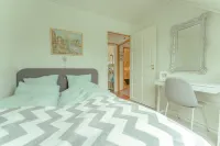 Great 3 Br Loft Apt / Views / Free Parking