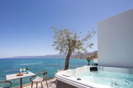 Skipper Beachfront Suites Отели рядом с достопримечательностью «Музей под открытым небом «Лихностатис»»