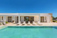 1978 Borgo Maresca by Perle di Puglia - Pools