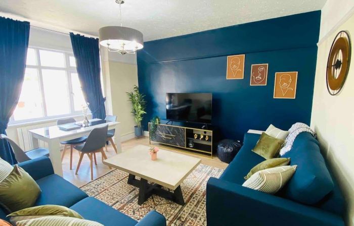 Family 4-Bed Apartment in Dawlish with Sea View