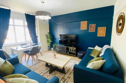 Family 4-Bed Apartment in Dawlish with Sea View - parking