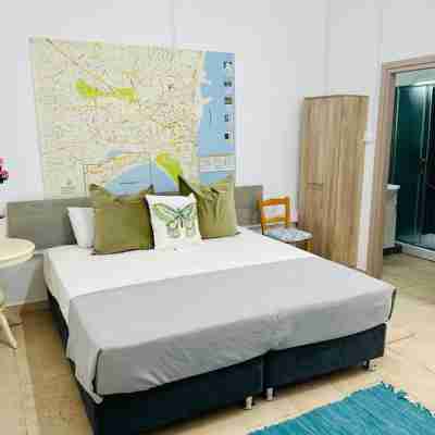Larnaca - Studio - Sleeps 4 - Garden - Parking Rooms