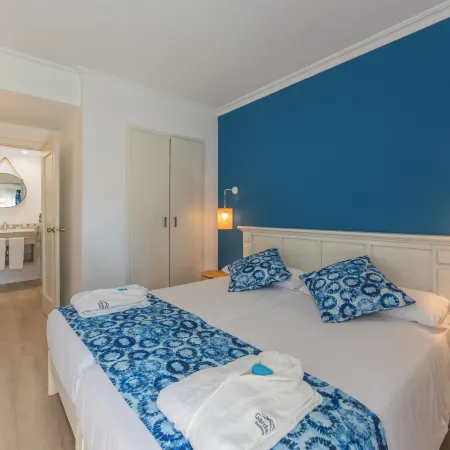 Aparthotel Green Garden Отели рядом с достопримечательностью «Пляж Кала-Торта»