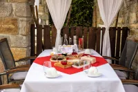 TouristFarm - Apartments "RED FAIRYTALE" - breakfast
