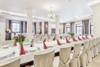 Hotel Modrzewiowy Dwór - ที่มีบาร์