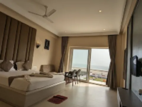 Parth King Beach Resort โรงแรมในมณฑรมุณี