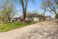 Beautiful home minutes from downtown! Hotels near Des Moines International Airport