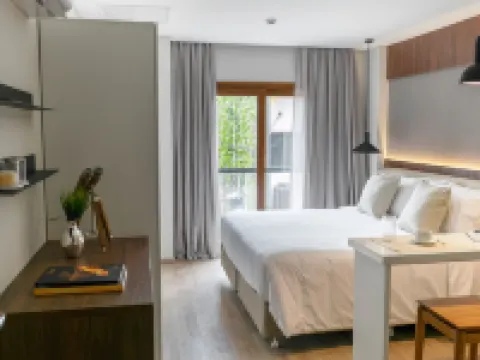 五酒店及法義公寓式酒店 亞鬆森酒店