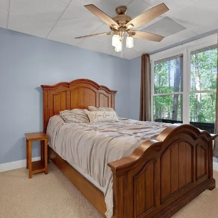 Beautiful 4 bedroom home on Lake Hartwell
