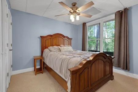 Beautiful 4 bedroom home on Lake Hartwell