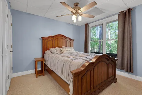 Beautiful 4 bedroom home on Lake Hartwell