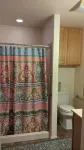 The Oasis: Guesthouse w/ Lush Shared Yard & Hot Tub- Great Location!