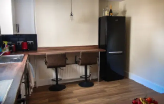 Cosy, king apartment + Free parking