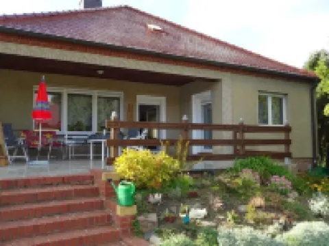 Ferienhaus Oma Inge Zwischen Goitzsche und Muldestausee Haustierfreundlich ! Hotels in Pouch