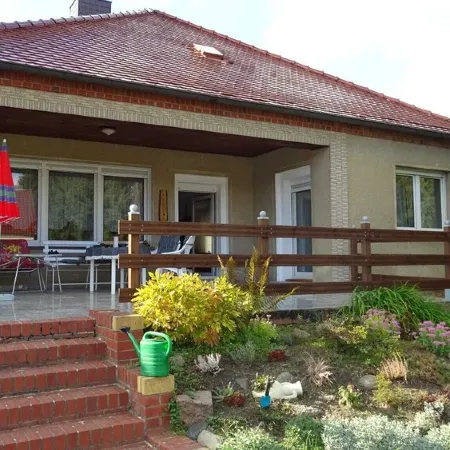 Ferienhaus Oma Inge Zwischen Goitzsche und Muldestausee Haustierfreundlich ! Отели в г. Поух
