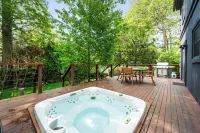 Cozy Quiet Gem, Private & Fenced in Backyard