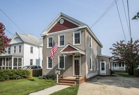 Relaxed 3Br Riverfront Home, Ideal for Travel Nurses & Long Stays