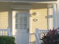 Great Water Front 2 Story Townhouse With Boat Slip available at additional cost Hoteles en Duck Key