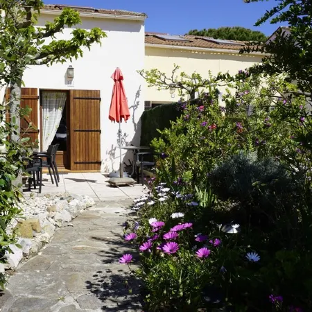 Pretty holiday home on the Giens peninsula, Var, Provencal decor