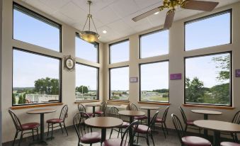 Super 8 by Wyndham Winona MN