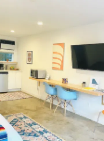 Kaleidoscope Boho Décor" Studio 2 Artsy Walkable Montrose.