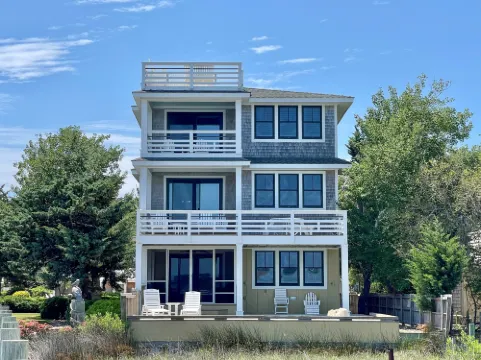 Harbor Front Living and Shared Dock - Beautiful Coastal Retreat