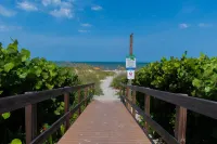 Beachside Condo with Pool Access - Stunning Coastal Retreat