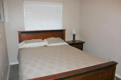 Boat Slip Access and Nature Adventures - Cozy Charming Retreat Hotel in zona Publix Super Market at University Palms Shopping Center