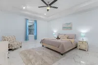 Heated Pool and Gourmet Kitchen - Chic Modern Retreat