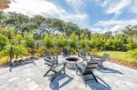 Heated Saltwater Pool and Mini-Golf - Luxurious Beachside Retreat