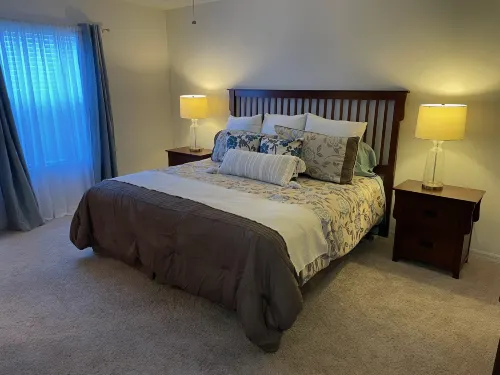 Lanai and Patio Dining - Charming Stylish Getaway