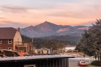 Beautiful storage container home w/ Columbia Gorge views & prime location Hotel di North Bonneville