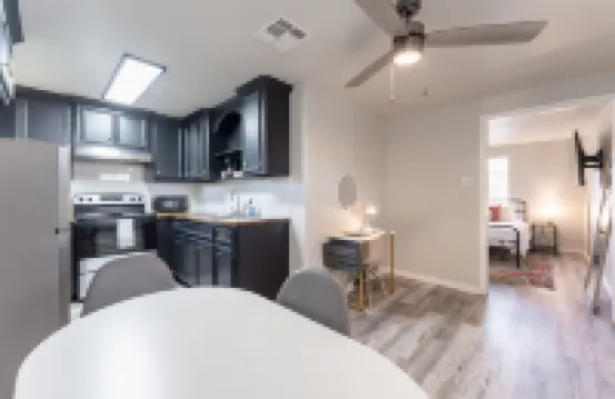 Charming Studio with Full Kitchen and Outdoor Patio - Delightful Haven