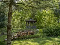 Charming Chalet with Deck and Fire Pit - Serene Nature Retreat