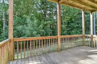 Bring Pets to this Fun South Asheville Hot Tub Townhome Hôtels à : Arden