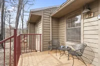Table Rock Lake Access and Mini Golf Fun - Charming Cozy Retreat Hotels in Kimberling City