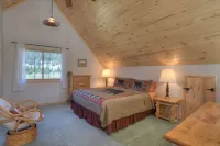 Outdoor Fire Pit and Cozy Fireplace - Charming Mountain Haven