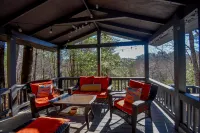 The Happy Place | Cabin in Blue Ridge with sweeping mountain views & hot tub Hôtels à : Comte de Gilmer