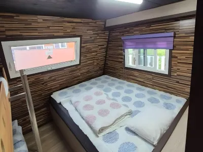 Cheongdo Provence Light Festival Caravan Pension Hotel in zona Qingdao Provence