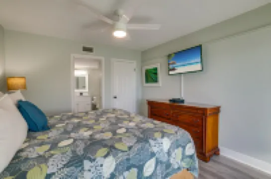 Beachfront Views and Heated Pool - Beautiful Island Retreat