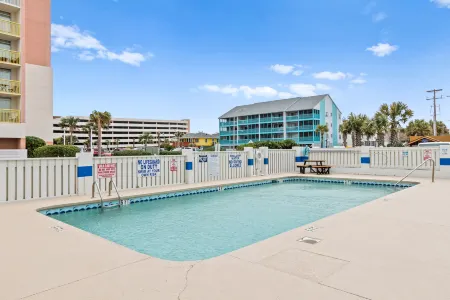 Oceanfront Access and Large Pool - Luxurious Coastal Haven Отели в г. Север Миртл Бич