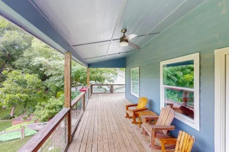 New Colorado River Home w/ Large Deck, Canoe & Paddleboards