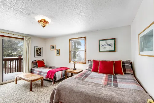 Snowfall Getaway -268 I