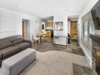 Mountain View and Hot Tub - Cozy Tranquil Retreat Hotels in Snyderville