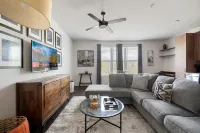 Luxurious Amenities and Modern Comfort - Stylish Dallas Escape