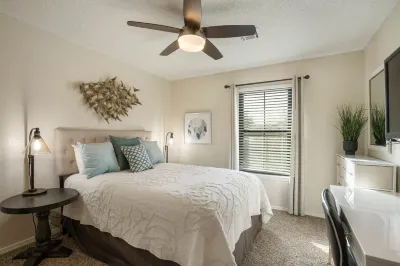 Jenks Spectacular Spain Ranch-Close to Five Oaks Hotels near Oklahoma Aquarium