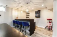 Spacious 5-bedroom house with hot tub and theatre room in charming South Bend